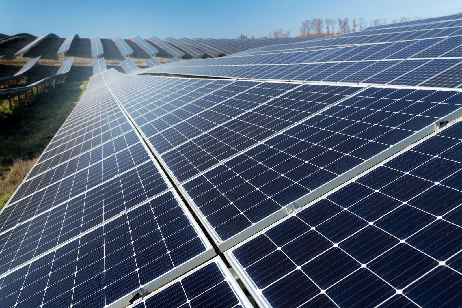 Mau Pakai Panel Surya On Grid untuk Usaha Anda? Pahami Ketentuan Terbarunya!